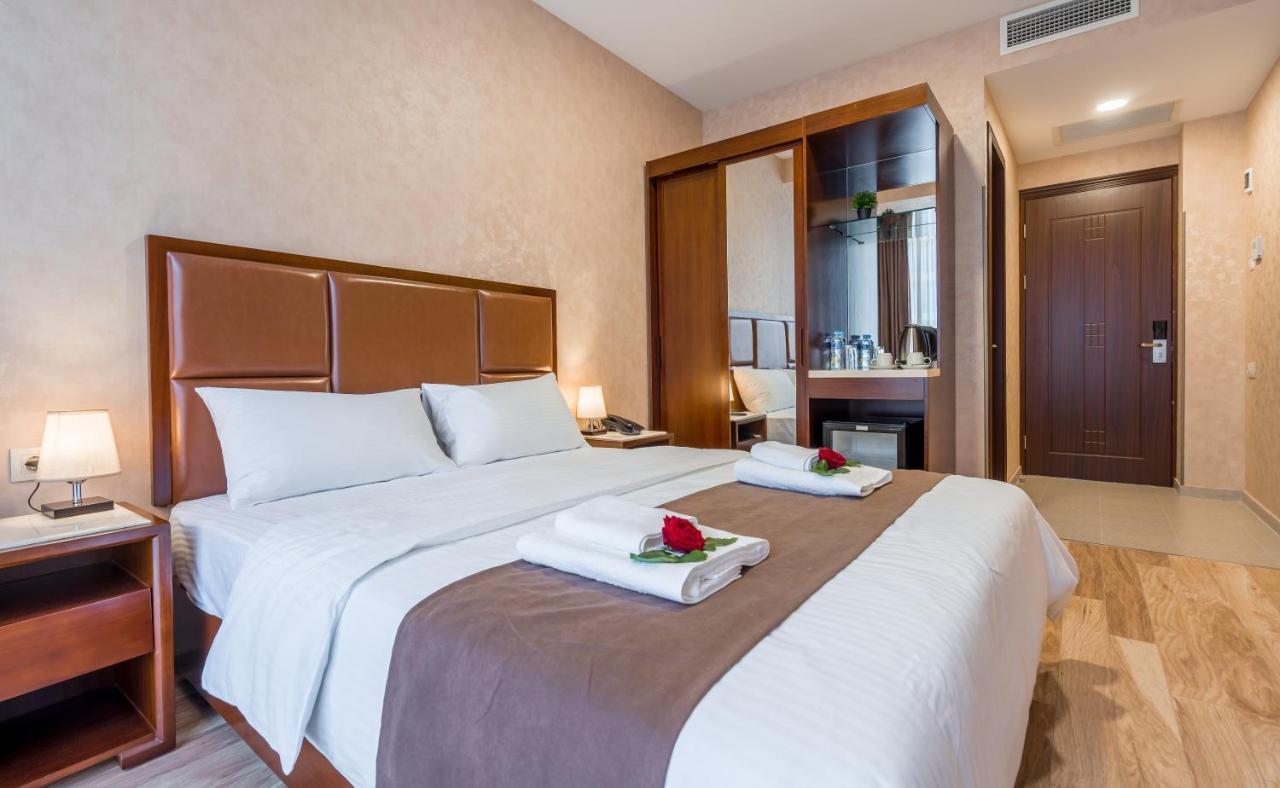 Aura Hotel Tbilisi Exterior photo