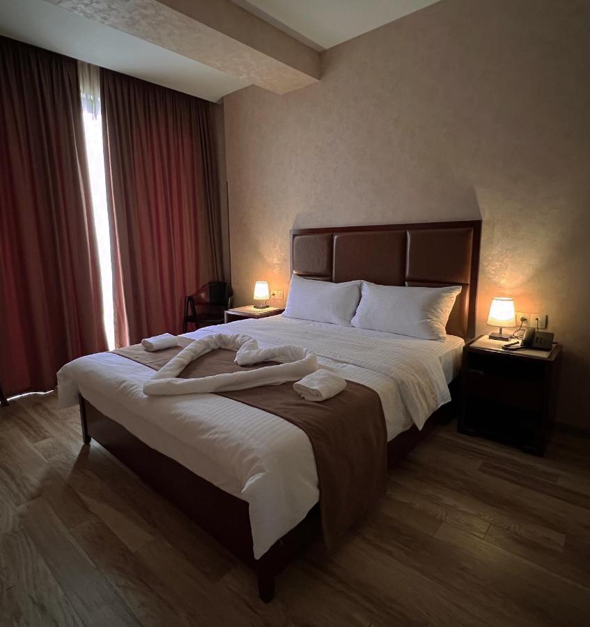 Aura Hotel Tbilisi Exterior photo