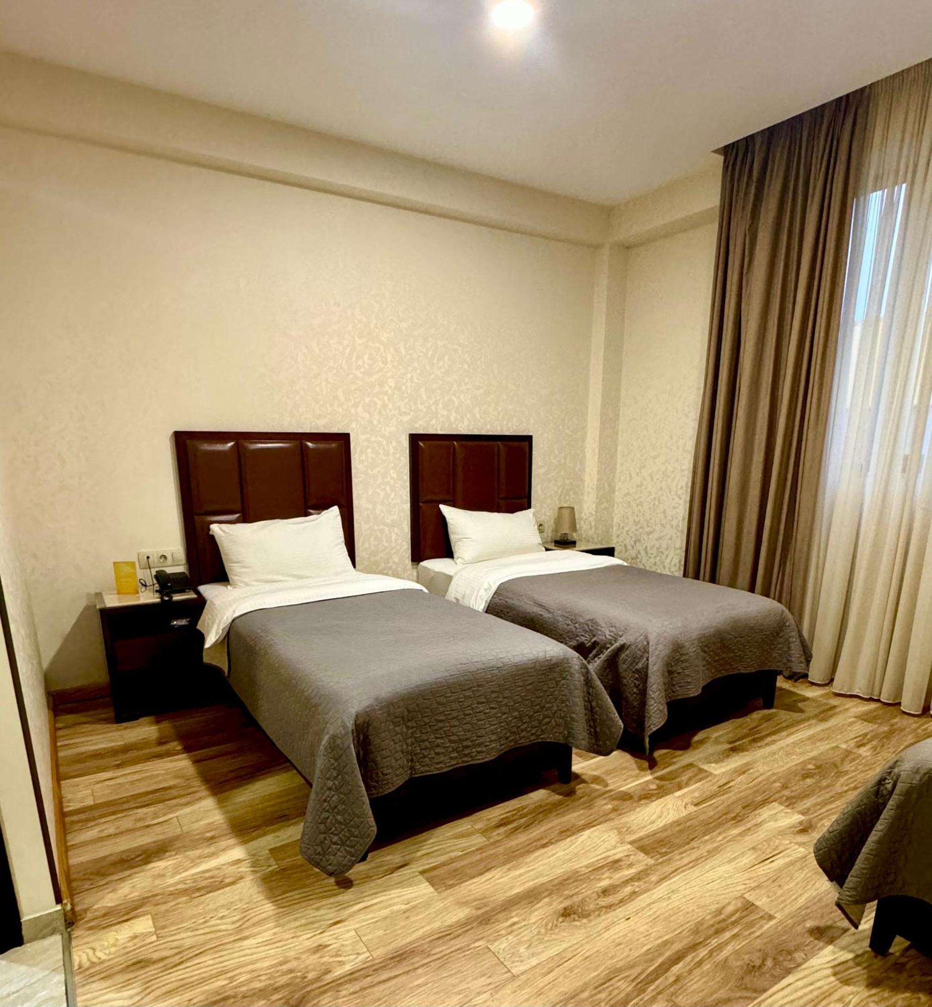 Aura Hotel Tbilisi Exterior photo